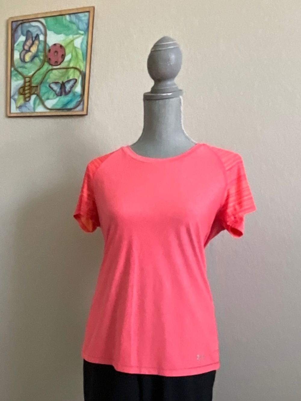 Under Armour HeatGear Fitted Tee Women’s Medium Athletic Training Top Coral